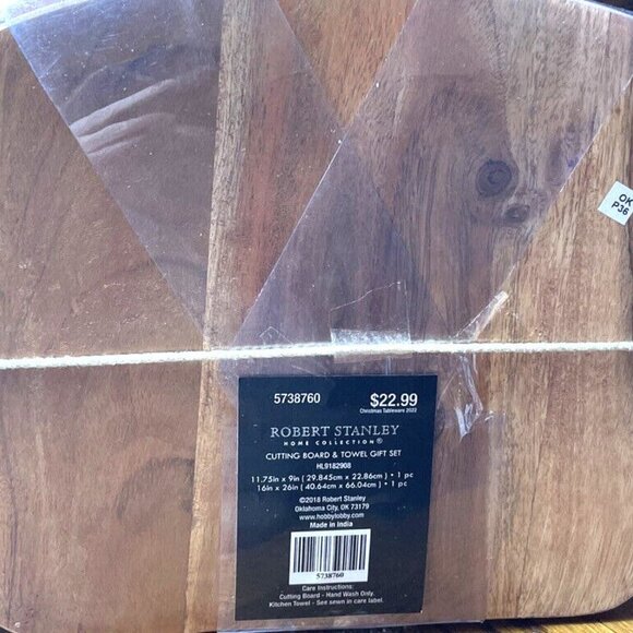 Robert Stanley Towel and Cutting Board Set Red Black Plaid Northwood Lodge NWT - Picture 6 of 7